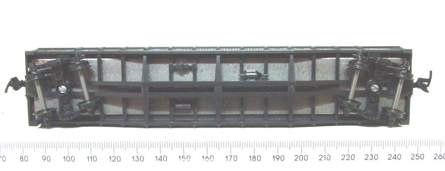 ATHEARN HO: EL 40' Gondola with Scrap Cars as Load in New Old Stock Boxed condition.(USA)