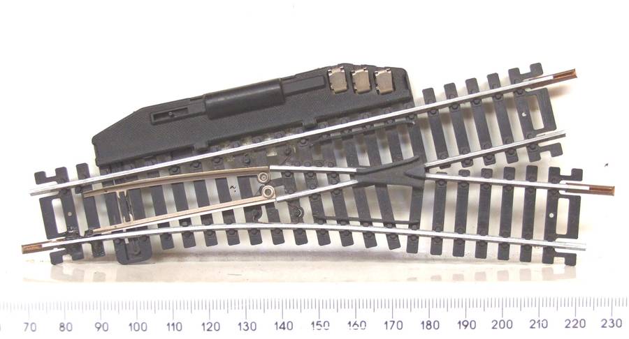 LIMA HO/OO: This Right-hand Steel Electro-magnetic Point is in Good Used Condition.(England)