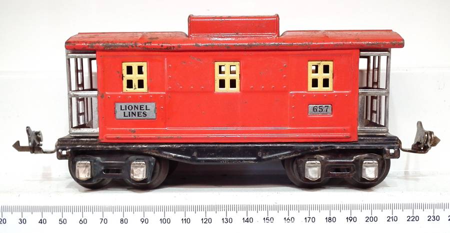 LIONEL O: Pre-War Caboose in Fair Used, Boxed condition(USA)