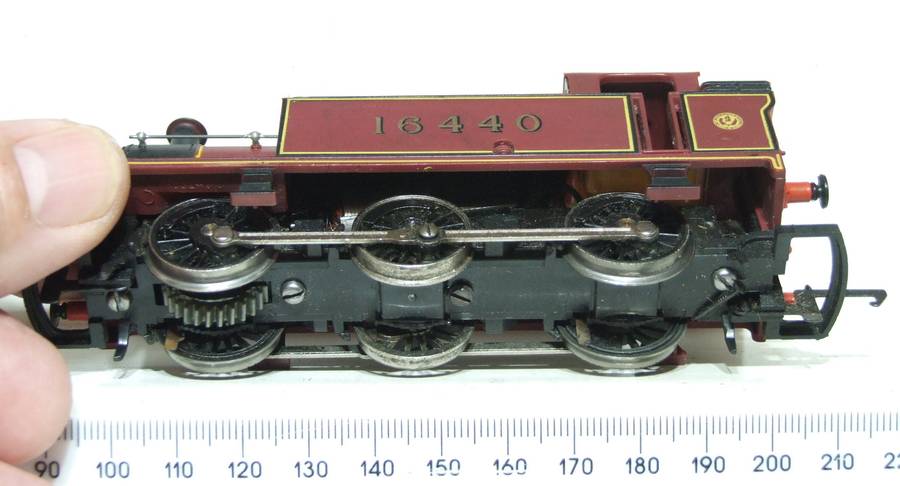 HORNBY OO: Vintage 0-6-0 Tank Steam Locomotive(16440) in Very Good Running Condition.(England)