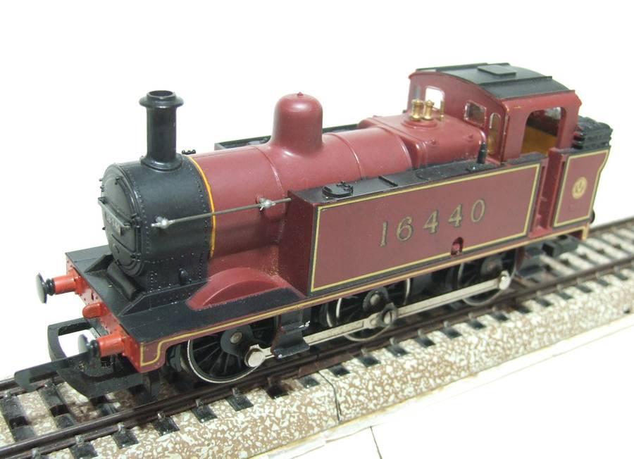 HORNBY OO: Vintage 0-6-0 Tank Steam Locomotive(16440) in Very Good Running Condition.(England)