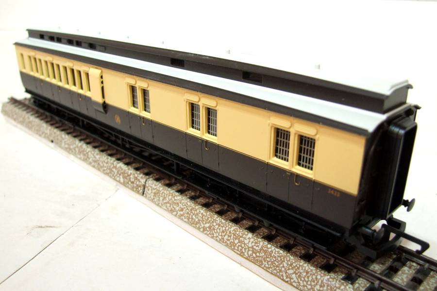 HORNBY OO: Vintage GWR Guards/Baggage Car in Good Un-Boxed condition(England)