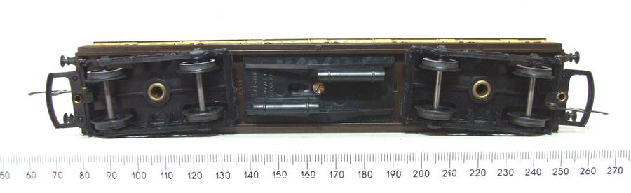 TRI-ANG OO: Vintage GWR Passenger Coach in Fair Un-Boxed condition(England)