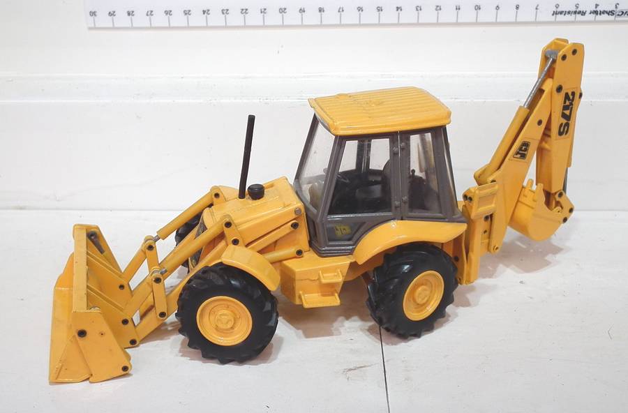 JADJ 1:35: Detailed  JCB 217S Digger Loader in Good Un-Boxed Used Condition.