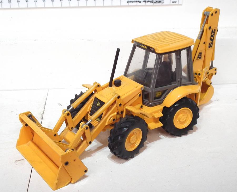 JADJ 1:35: Detailed  JCB 217S Digger Loader in Good Un-Boxed Used Condition.