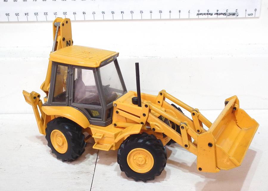 JADJ 1:35: Detailed  JCB 217S Digger Loader in Good Un-Boxed Used Condition.