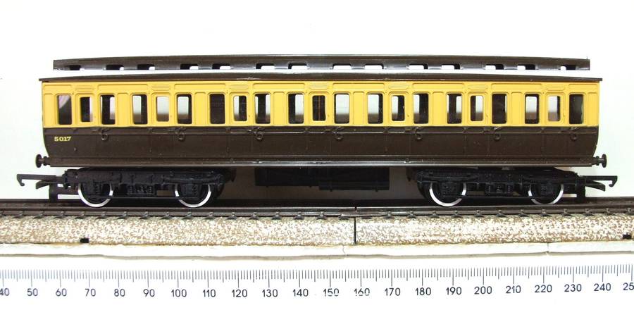 TRI-ANG OO: Vintage GWR Passenger Coach in Good Un-Boxed condition(England)