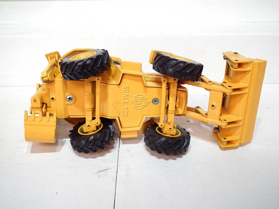 JADJ 1:35: Detailed  JCB 217S Digger Loader in Good Un-Boxed Used Condition.