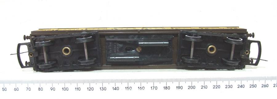 TRI-ANG OO: Vintage GWR Passenger Coach in Good Un-Boxed condition(England)
