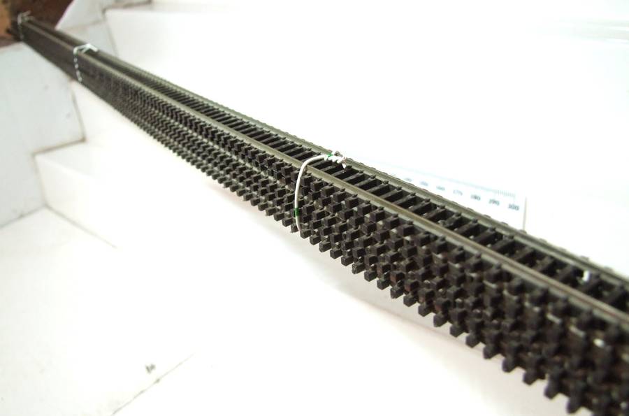 PECO N: This 5pc 730mm Long Nickel Silver Flex Track is in Fair Used Condition.(England)