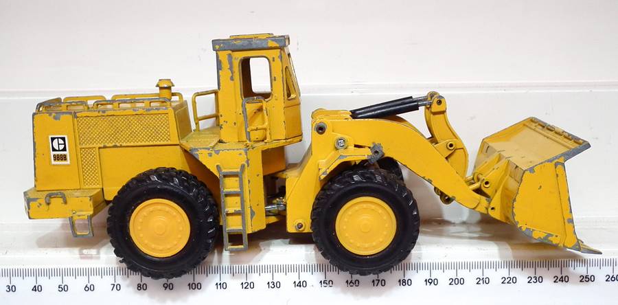 NZG 1:50 : Detailed  9888 Frontend Loader in Fair, Un-Boxed Used Condition.