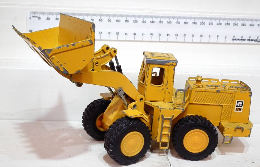 NZG 1:50 : Detailed  9888 Frontend Loader in Fair, Un-Boxed Used Condition.