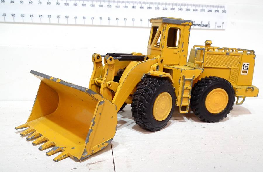 NZG 1:50 : Detailed  9888 Frontend Loader in Fair, Un-Boxed Used Condition.