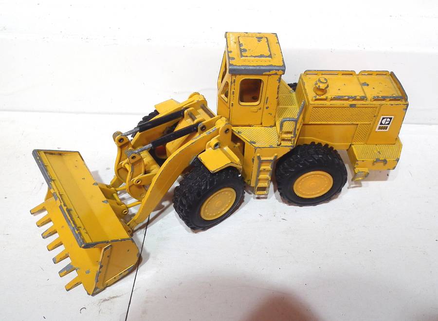 NZG 1:50 : Detailed  9888 Frontend Loader in Fair, Un-Boxed Used Condition.