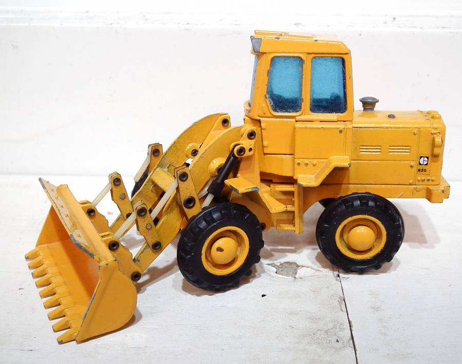 FOAL : Detailed CAT 920 Frontend Loader in Fair, Un-Boxed Used Condition.(Spain)
