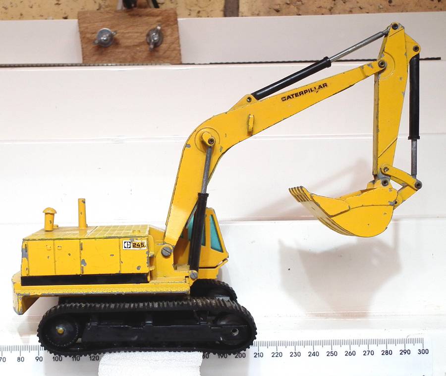 NZG 1:50 : Detailed  CAT 245 Digger Loader in Fair, Un-Boxed Used Condition.(GR)