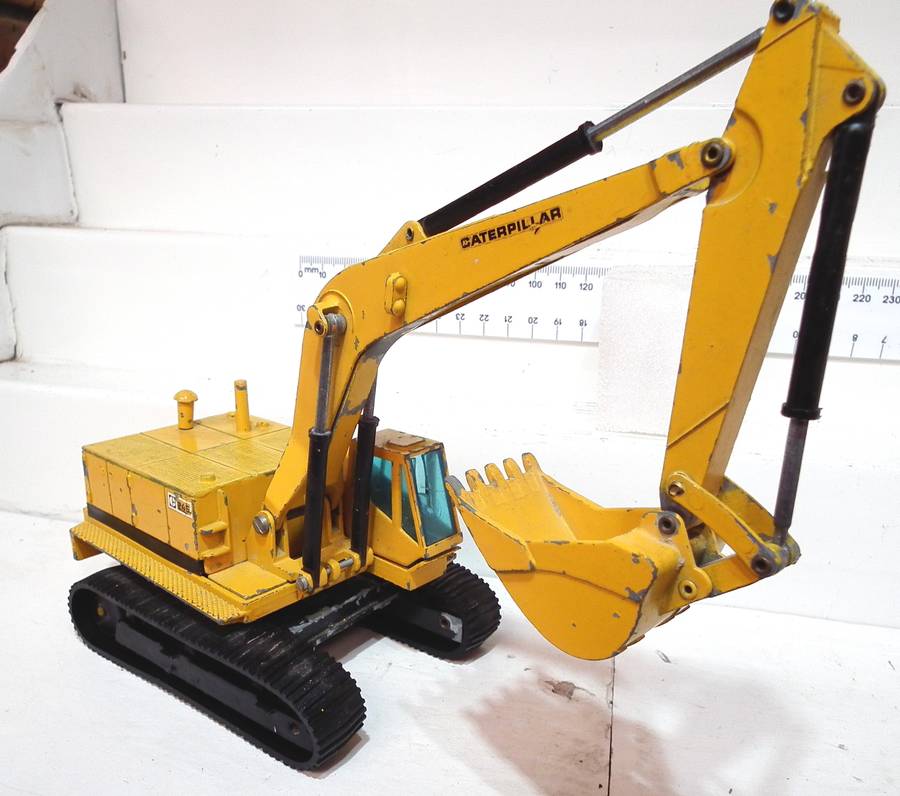 NZG 1:50 : Detailed  CAT 245 Digger Loader in Fair, Un-Boxed Used Condition.(GR)