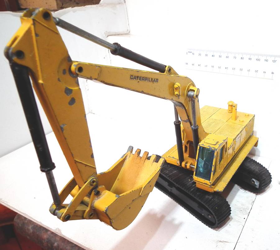 NZG 1:50 : Detailed  CAT 245 Digger Loader in Fair, Un-Boxed Used Condition.(GR)