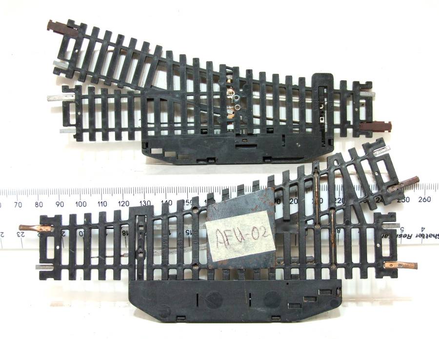 LIMA HO/OO: These Manual Steel Points LH + RH are up for Auction in Fair Used Condition.(Italy)