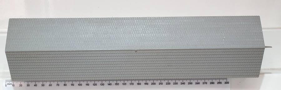 LIMA HO:  Incomplete Plastic Engine Shed in Fair Un-Boxed Condition.(Italy)
