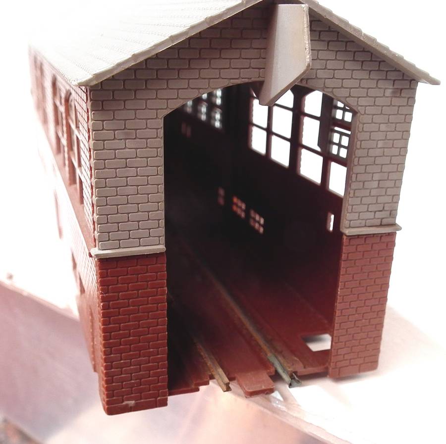 LIMA HO:  Incomplete Plastic Engine Shed in Fair Un-Boxed Condition.(Italy)