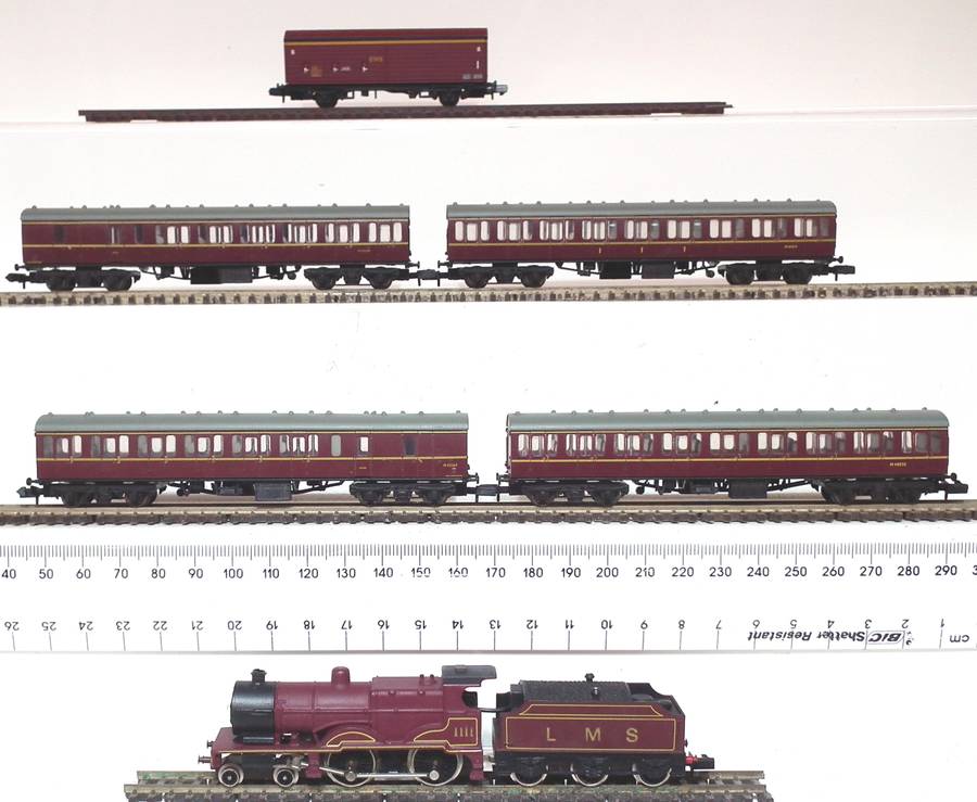 GRAFAR N:  Vintage "LMS" Steam Train Set in Very Good Un-Boxed condition (Brittan/China)