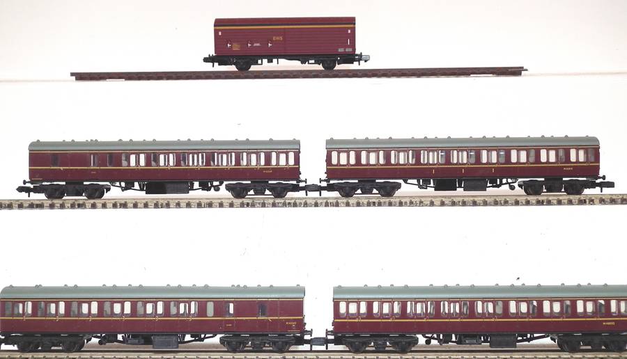 GRAFAR N:  Vintage "LMS" Steam Train Set in Very Good Un-Boxed condition (Brittan/China)