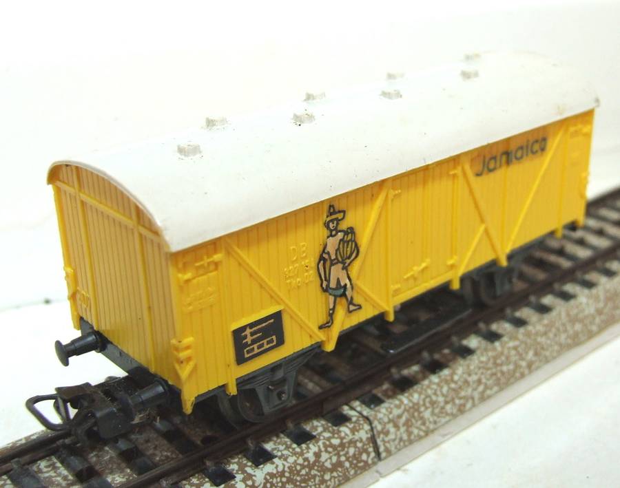 MARKLIN HO: Vintage`DB` JAMICA Closed Refrigerated Wagon in Good un-boxed condition (Germany)