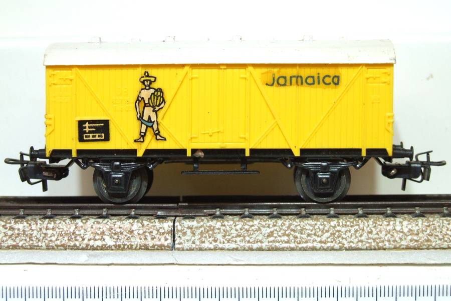 MARKLIN HO: Vintage`DB` JAMICA Closed Refrigerated Wagon in Good un-boxed condition (Germany)