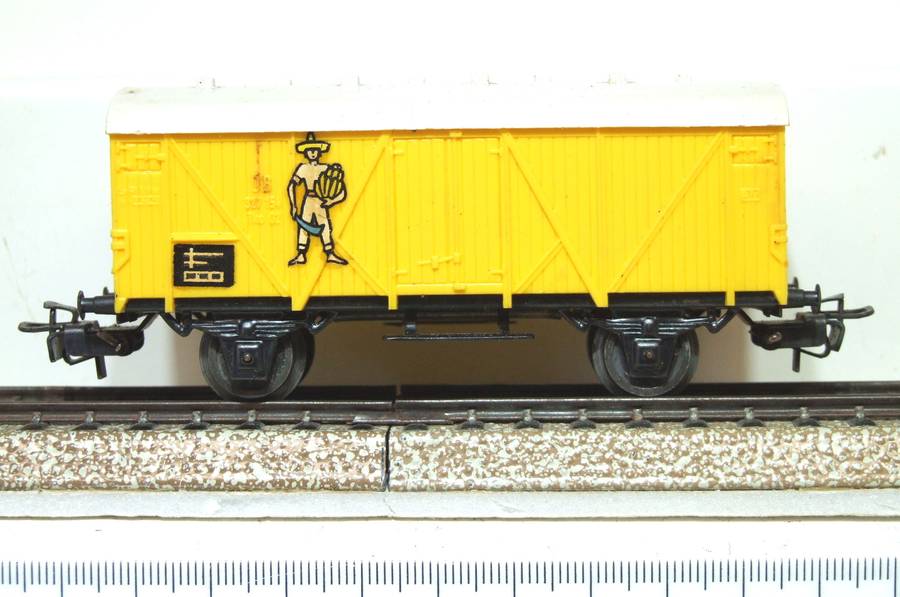 MARKLIN HO: Vintage`DB` JAMICA Closed Refrigerated Wagon in Good un-boxed condition (Germany)