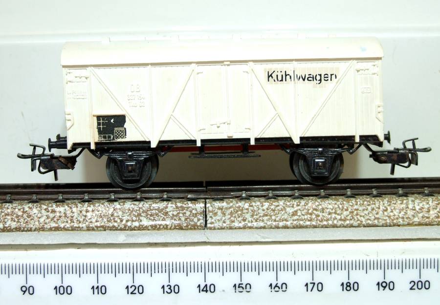 MARKLIN HO: Vintage`DB` Closed Refrigerated Wagon in Fair un-boxed condition (Germany)