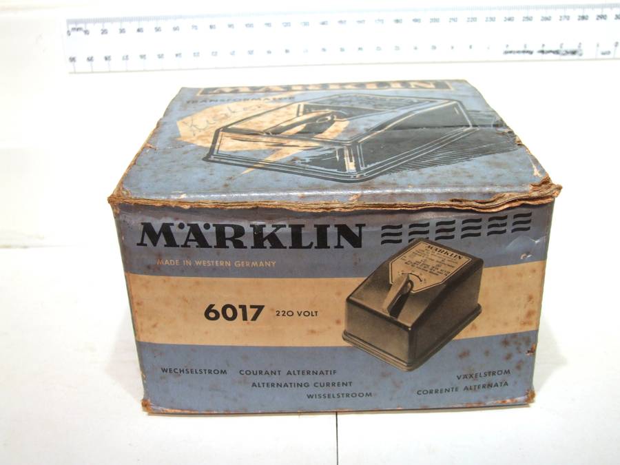 MARKLIN POWER SUPPLY:  220V/16.5V AC Power Supply/Controller in good boxed condition(W Germany)