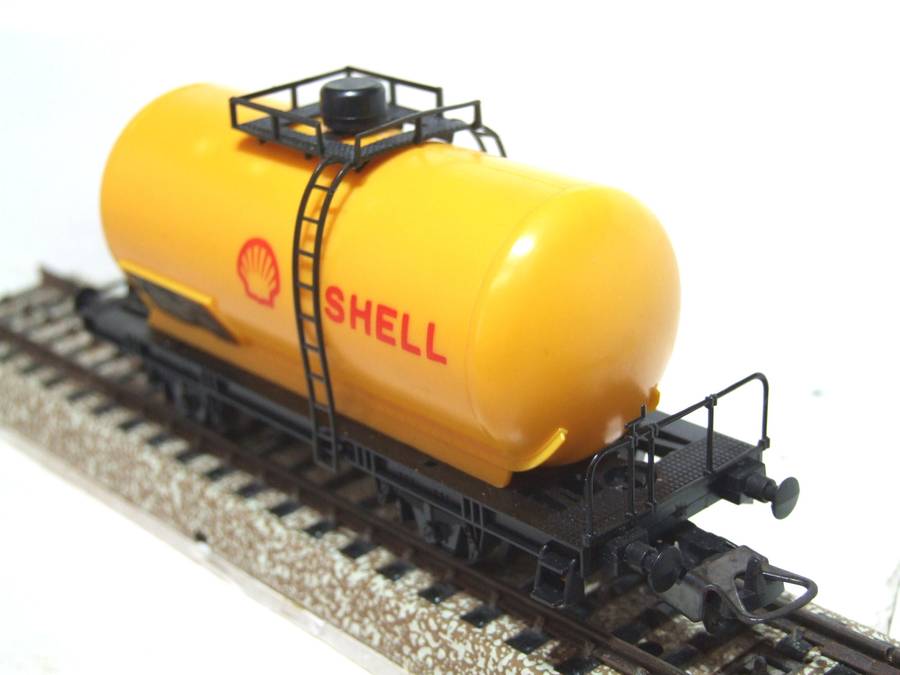 LIMA HO: Vintage SHELL Tanker Wagon in Like New Boxed Condition (Italy)