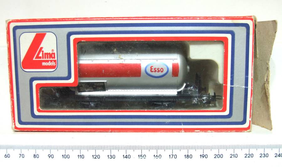 LIMA HO: Vintage ESSO Tanker Wagon in Very Good Boxed Condition (Italy)