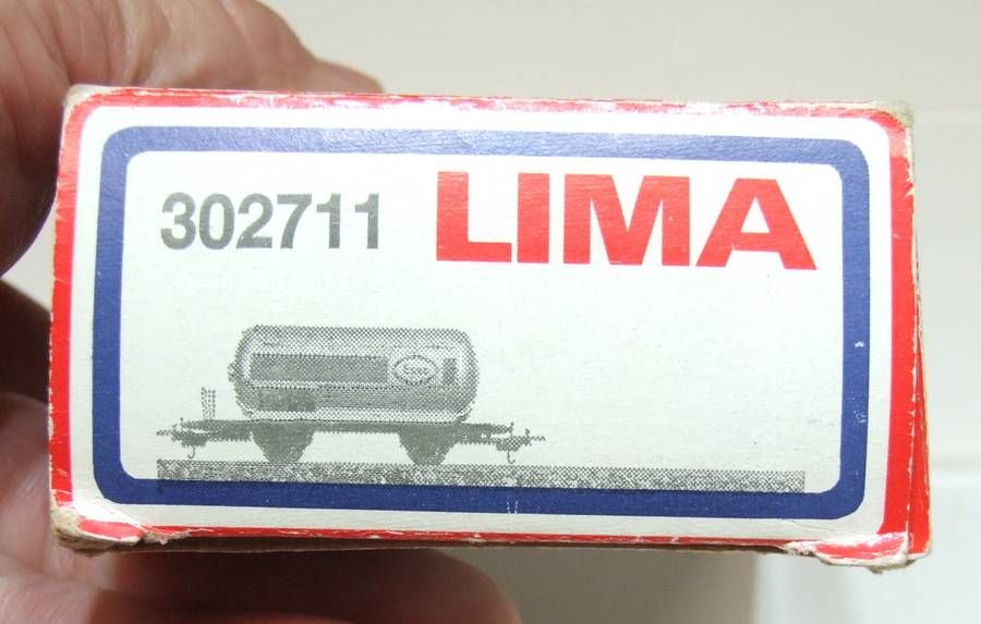 LIMA HO: Vintage ESSO Tanker Wagon in Very Good Boxed Condition (Italy)