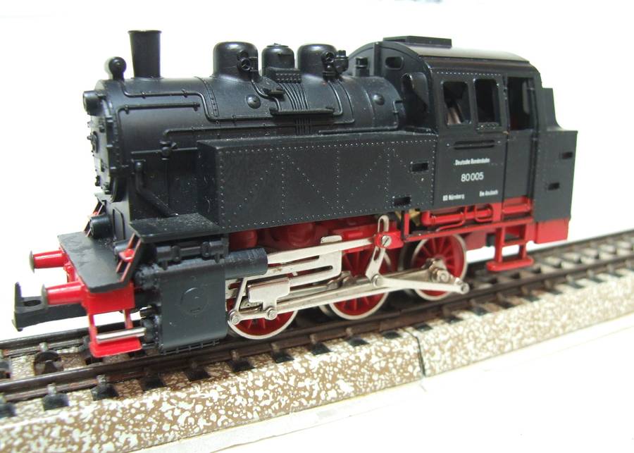 LIMA HO: Vintage 0-6-0 "DB" Tank Steam Locomotive(80 005) in Very Good Running, Boxed Condition.