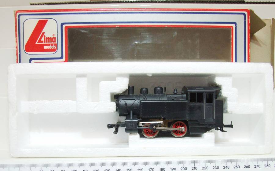 LIMA HO: Vintage 0-4-0 Unmarked Tank Steam Locomotive in Good Running, Boxed Condition.