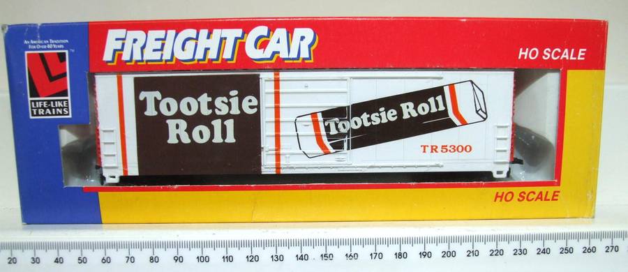 LIFE LIKE HO: TR 50' Box Car(8422) in New Old Stock Boxed condition.(USA)