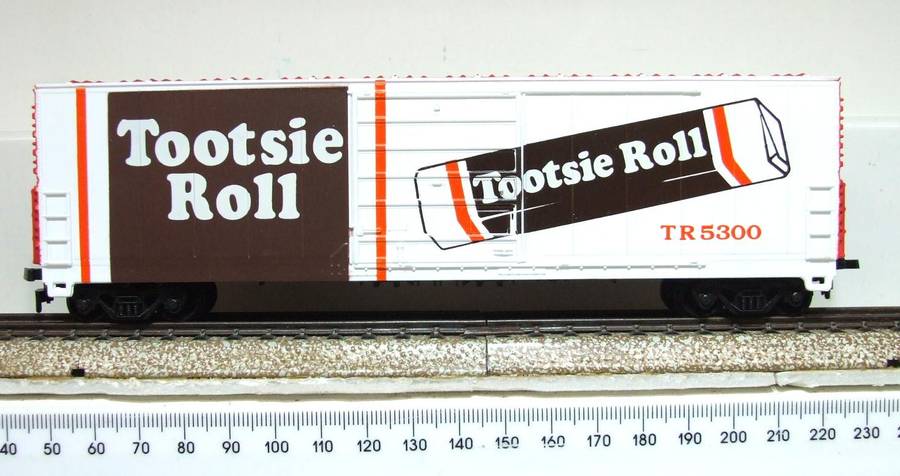 LIFE LIKE HO: TR 50' Box Car(8422) in New Old Stock Boxed condition.(USA)