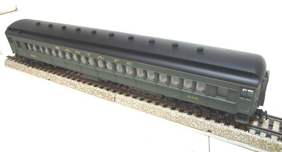 BACHMANN SPECTRUM OO:  Detailed American "SANTA FE" Passenger Coach in Good Un-Boxed condition.