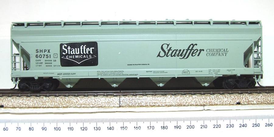 ATHEARN HO: "STAUFFER" 55' Centre Flow Hopper in Good Boxed condition.(USA)