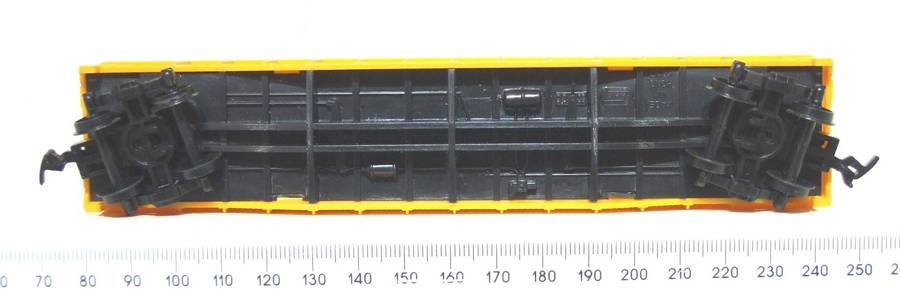 AHM HO: "UNION PACIFIC" 50' Gondola in Like New Boxed condition.