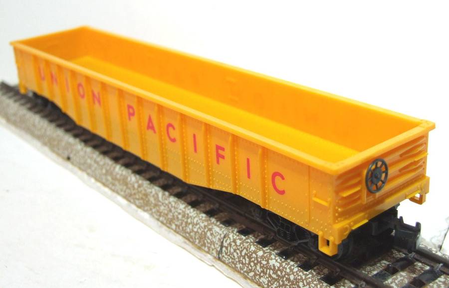 AHM HO: "UNION PACIFIC" 50' Gondola in Like New Boxed condition.