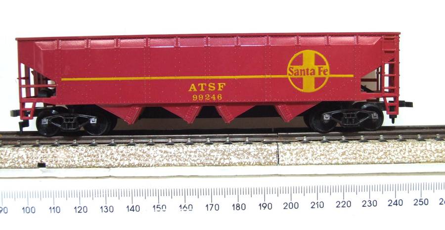 AHM HO: "SANTA FE" Four Bay Hopper in Like New Boxed condition.