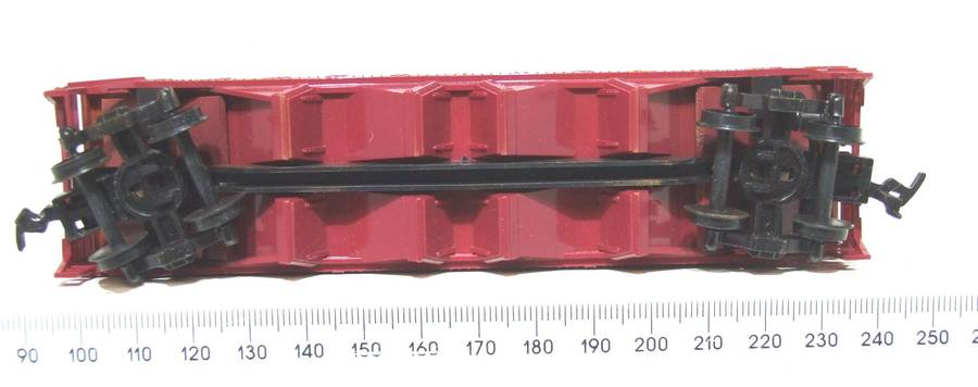 AHM HO: "SANTA FE" Four Bay Hopper in Like New Boxed condition.