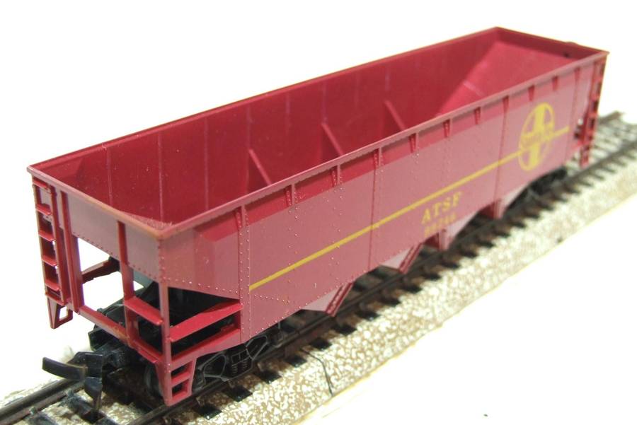 AHM HO: "SANTA FE" Four Bay Hopper in Like New Boxed condition.