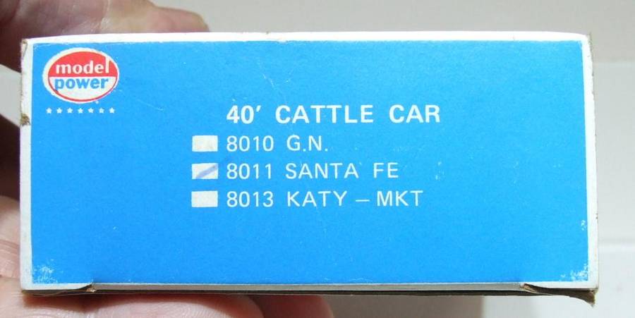 MODEL POWER HO: "SANTA FE" 40' Cattle Car with Sliding Doors in Like New Boxed Condition.