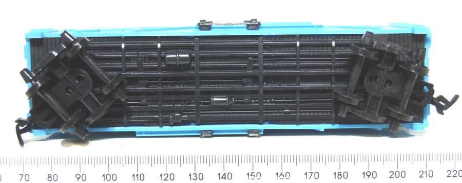 MODEL POWER HO: "SANTA FE" 40' Cattle Car with Sliding Doors in Like New Boxed Condition.