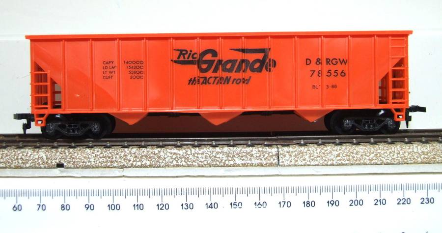 MODEL POWER HO: "RIO GRANDE" 40' Three Bay Hopper in Like New Boxed Condition.
