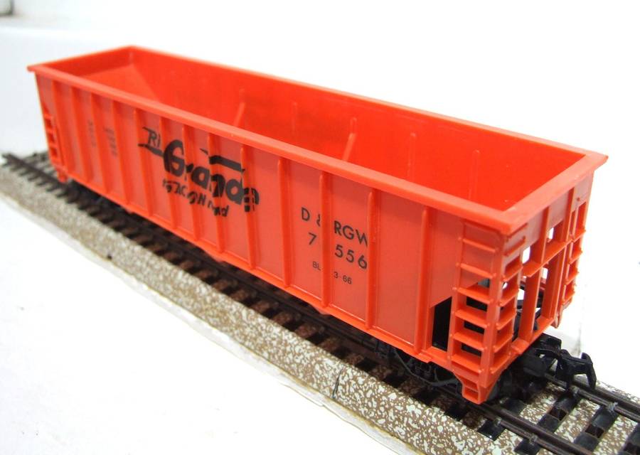 MODEL POWER HO: "RIO GRANDE" 40' Three Bay Hopper in Like New Boxed Condition.